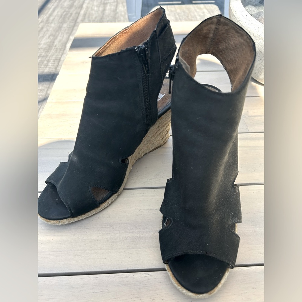 Browns Black Suede Women's Open-Toe Ankle Sandals in Size 9 (39)